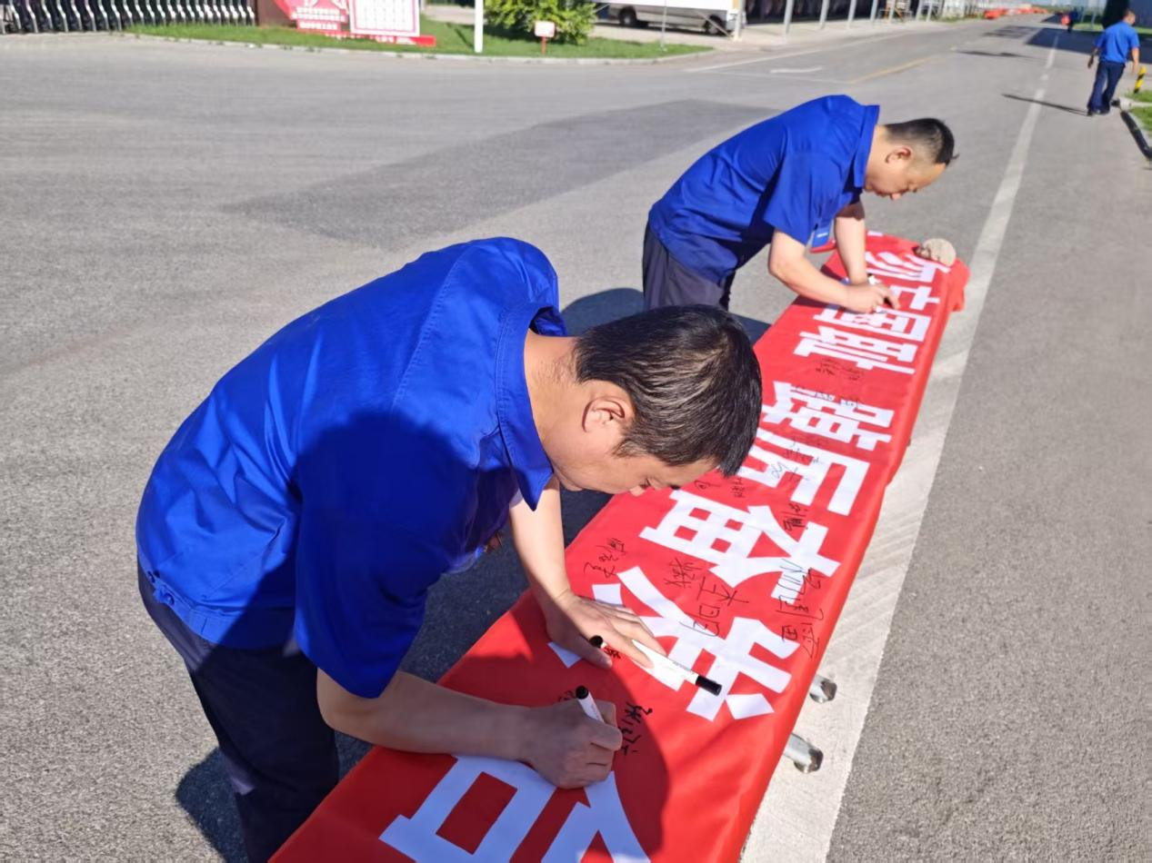 1.签字活动现场照片.png