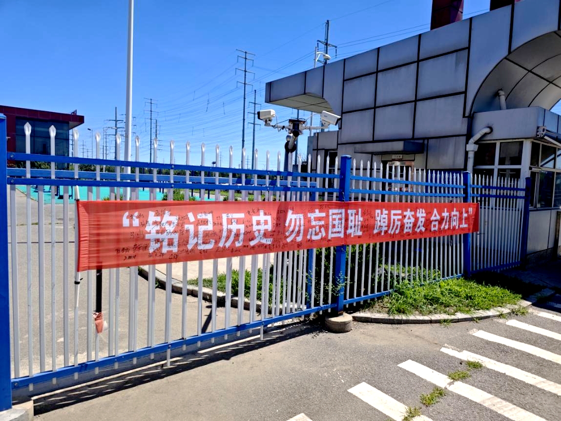 2.签字活动现场照片2.jpg